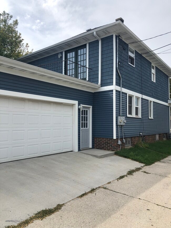 Building Photo - 1711 N 19th St Unit 1711 Lower