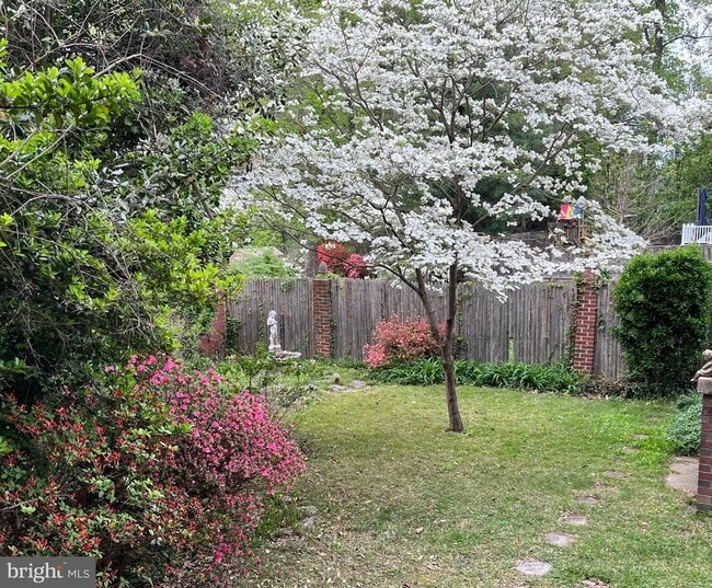 Photo - 8904 Grant St