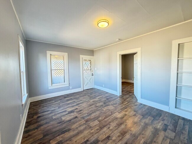 Photo - 215 S 3rd St