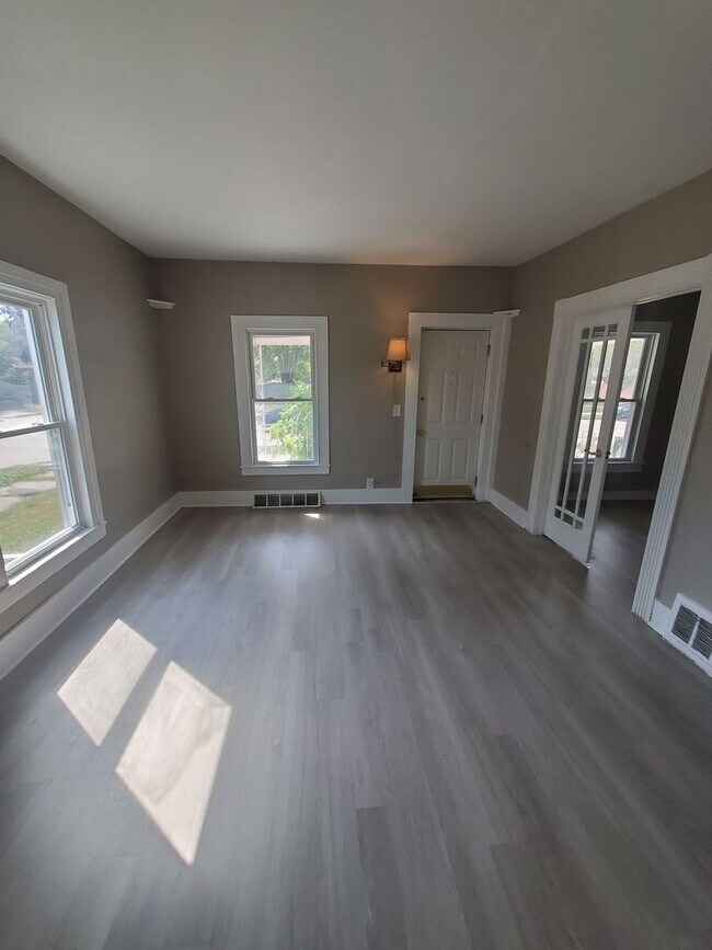 Photo - 3201 Charles St Unit Lower