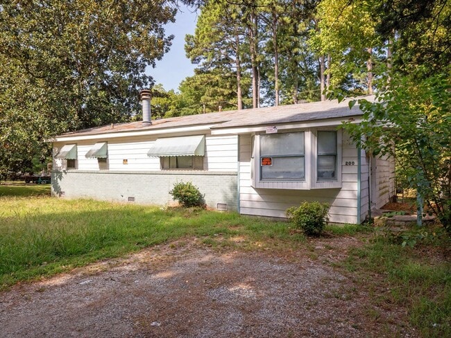 200 Laurel St