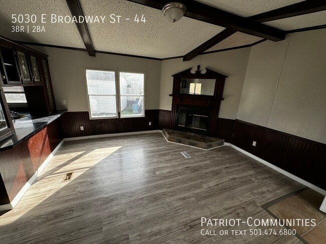 Photo - 5030 E Broadway St