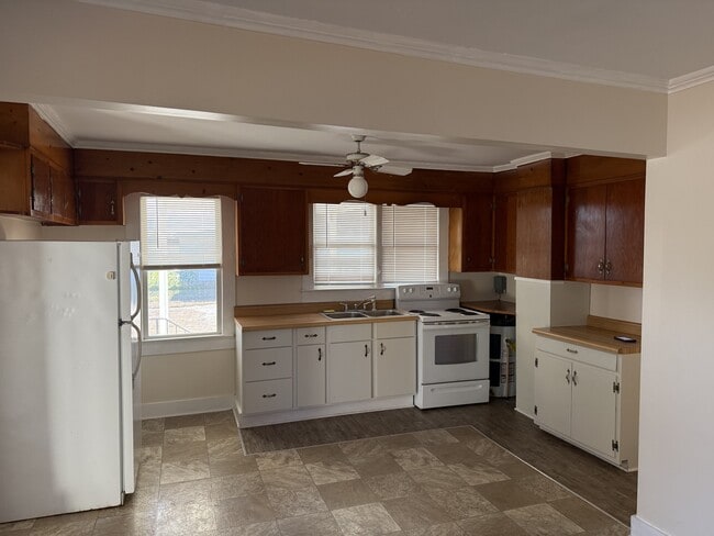 Photo - 5758 Hwy 70 W