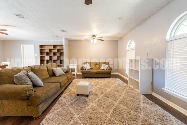 Photo - Spacious Home for Rent!
