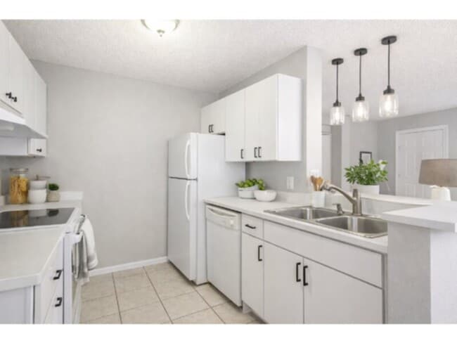 Photo - 5992 Summerhill - 2 beds unit with elevator access