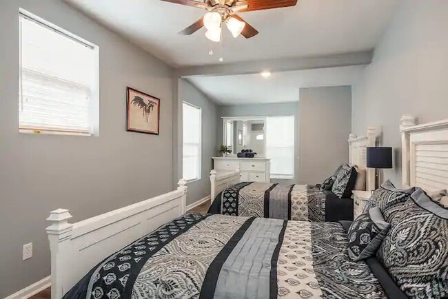 Photo - 466 E Brandeis Ave