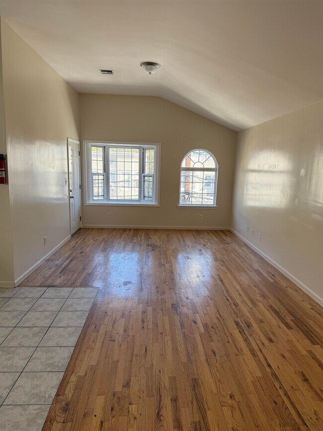 Photo - 99 Bidwell Ave Unidad 2