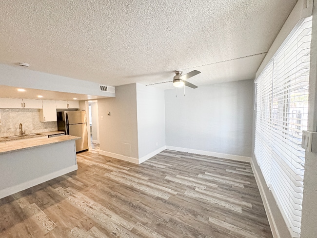 Photo - 2950 N 46th St Unidad 105