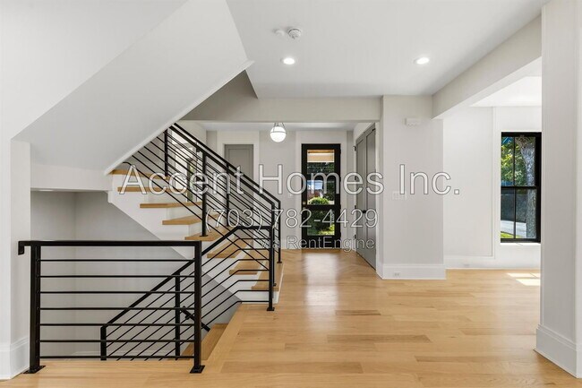 Photo - 1700 N Quebec St