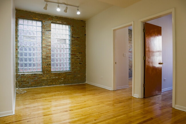 1400 W Taylor Apt 5 - Harris Point Chicago