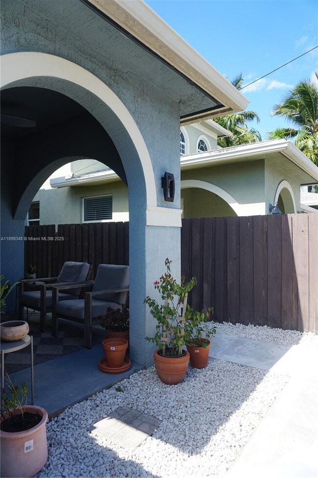 Photo - 1139 NE 3rd Ave