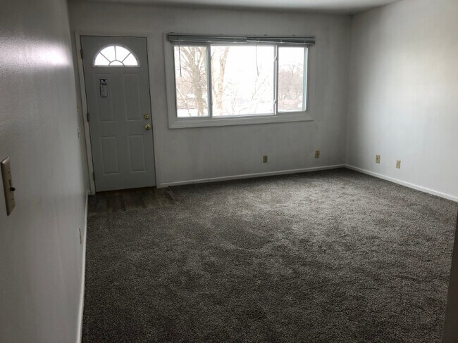 Photo - 2013 NW Hickory Ln