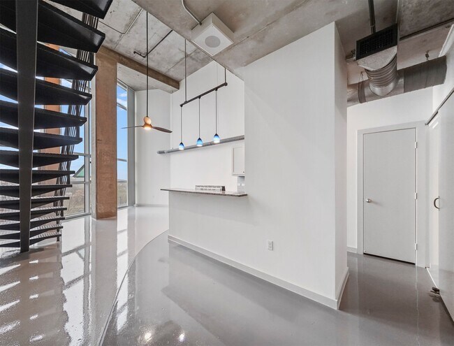 Photo - 2000 Bagby St