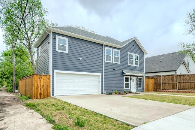 Photo - North Oak Cliff home 2 miles from Bishop A...