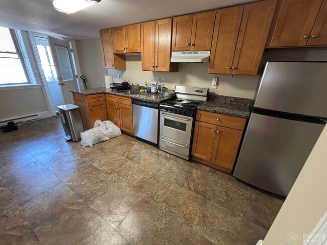 Building Photo - 360 Tappan St Unit #B