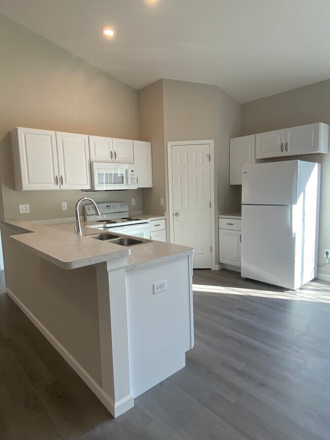 Photo - 865 Emerald Lake Pkwy Unidad 865 Rental