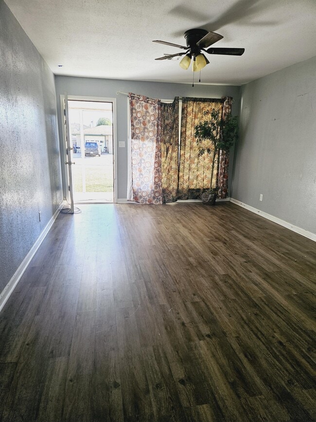 Photo - 418 W Iowa Ave