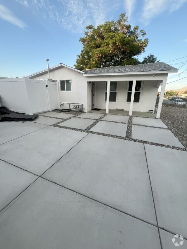 Building Photo - 295 E Barbour St Rental