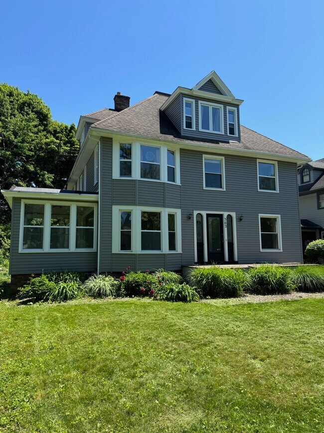 Photo - 302 Barrington St Unit 3