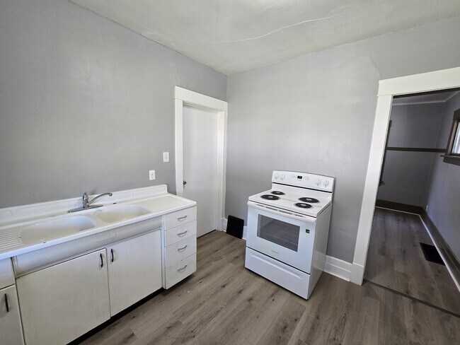 Photo - 506 Fowler St