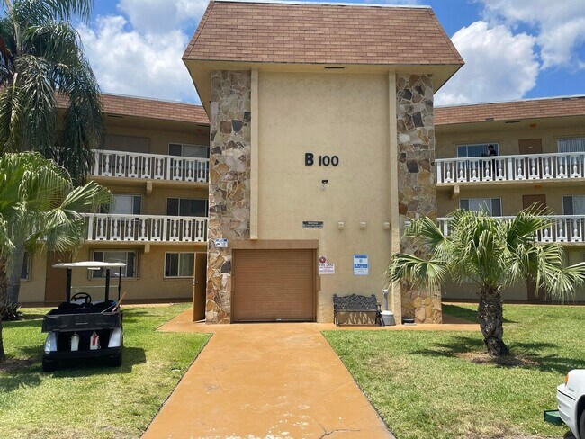 Photo - 100 Village Green Cir E Unit 103