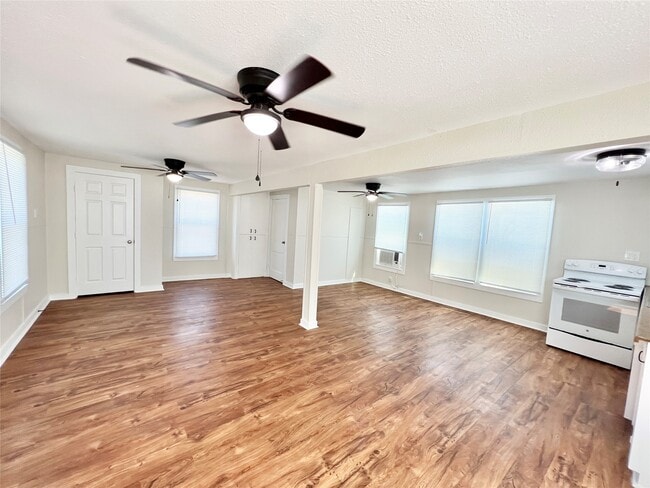 Photo - 1106 Gulfview St