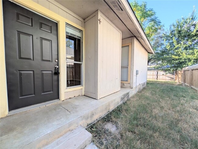 Photo - 2014 Redwing Way