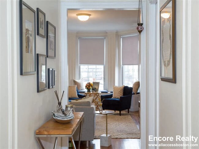 Photo - 1284 Beacon St Unidad 110