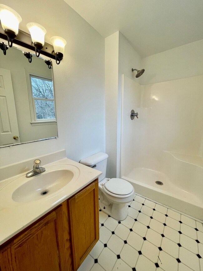 Photo - 701 Dendron St