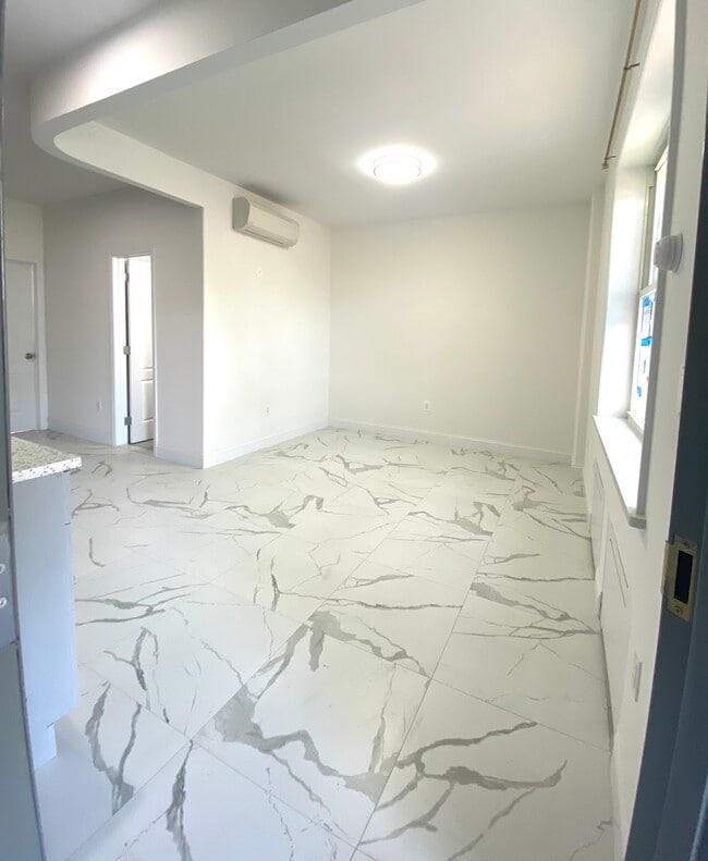 Building Photo - 8279 164th Pl Unit #1