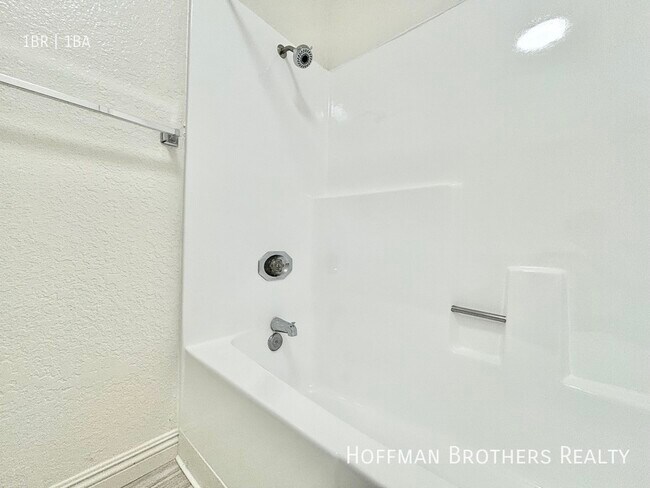 Photo - 10346 Commerce Ave Unidad 6