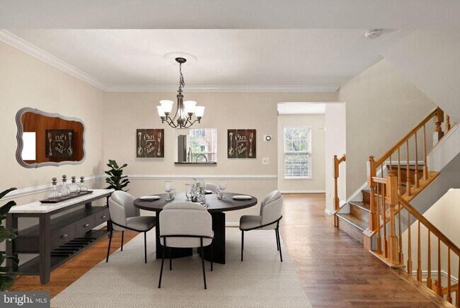 Photo - 917 Rolfe Pl