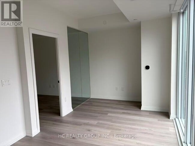 Photo - 280 Dundas St W Unit 713