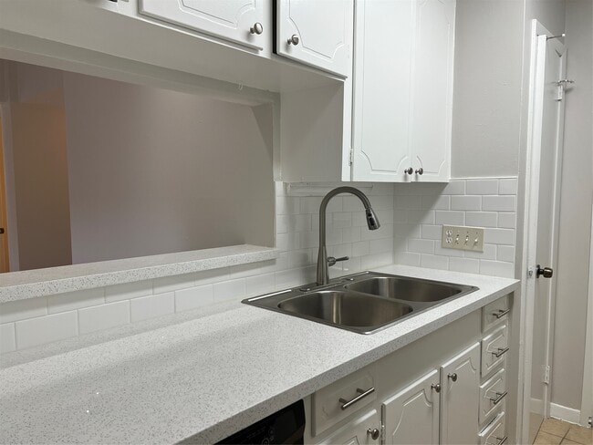 Photo - 2824 Briarhurst Dr Unit 9