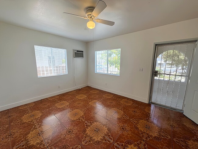Building Photo - 1512 W 53rd St Unit 1512