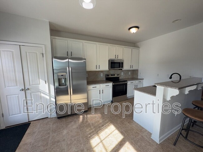 Photo - 912 Custom Oak Ln