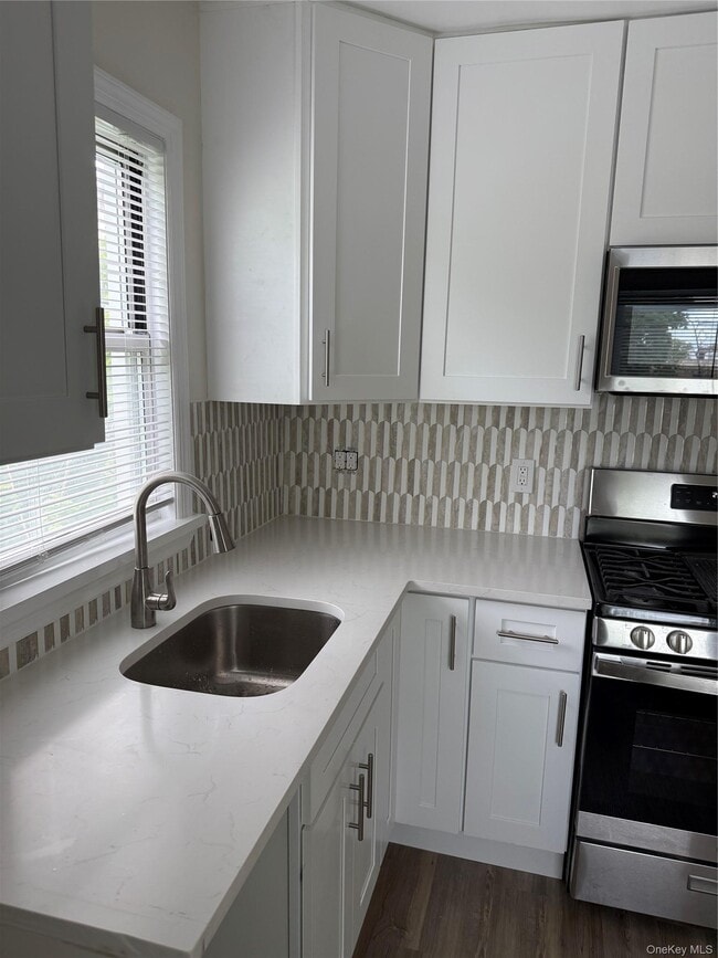 Building Photo - 46 Locust Ave Unit 2