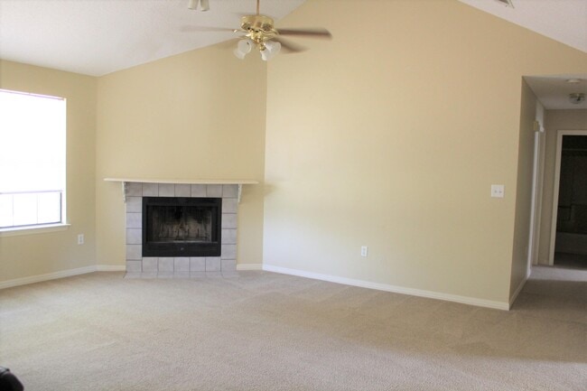 Photo - 2138 Edgewood Dr