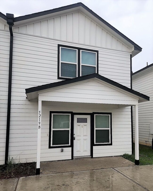 Building Photo - 5219 E Houston Rd Unit B