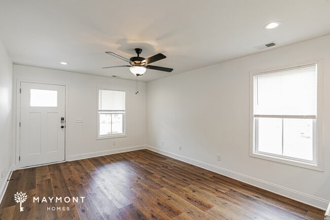 Photo - 658 19th Ave W