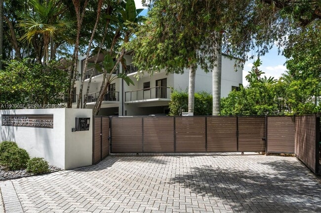 Building Photo - 3560 W Fairview St