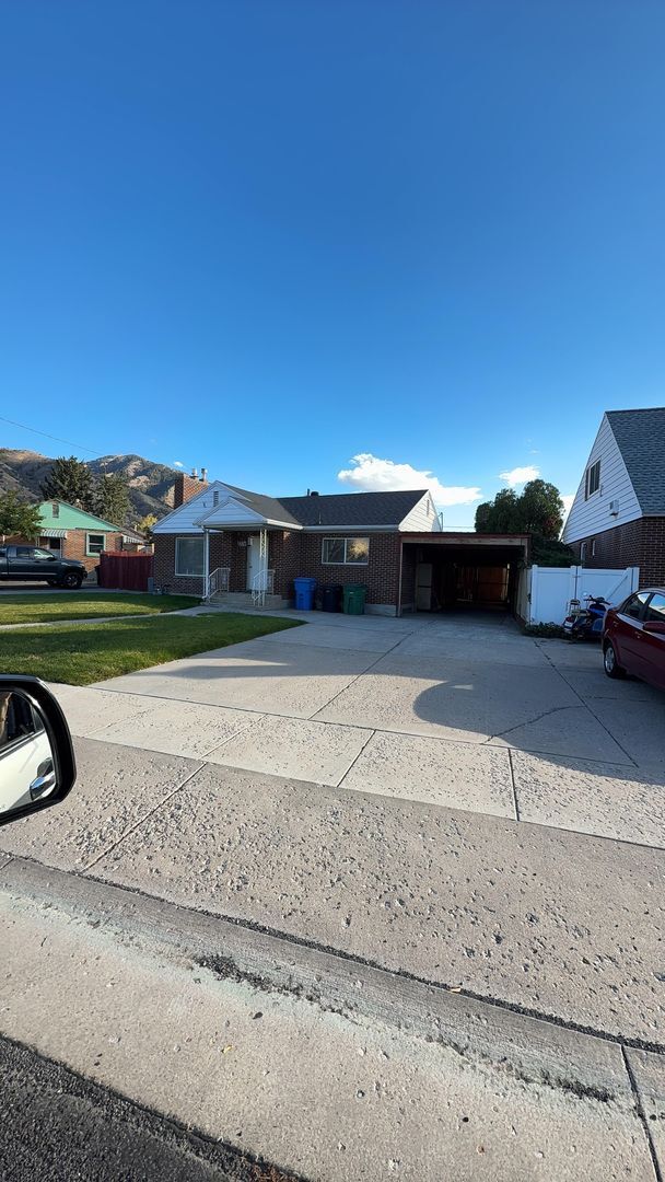 Photo - 1374 Maple Dr