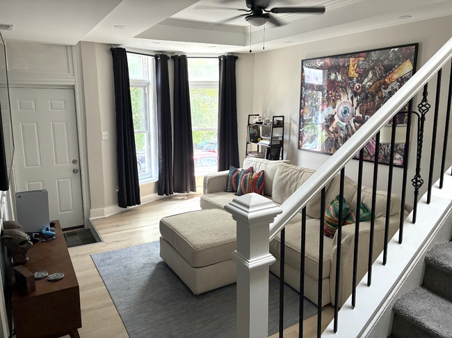 Photo - 832 W 35th St