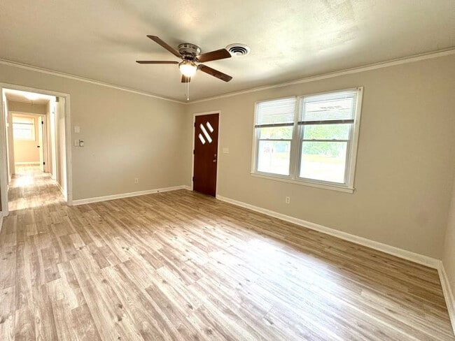 Photo - 868 Watts Dr