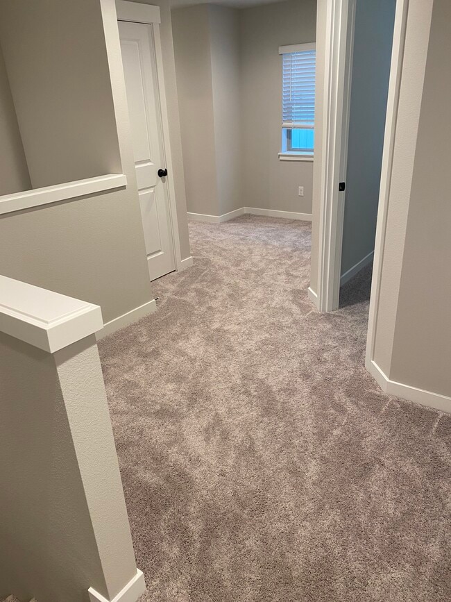 Photo - 16587 SE Sunshower Pl