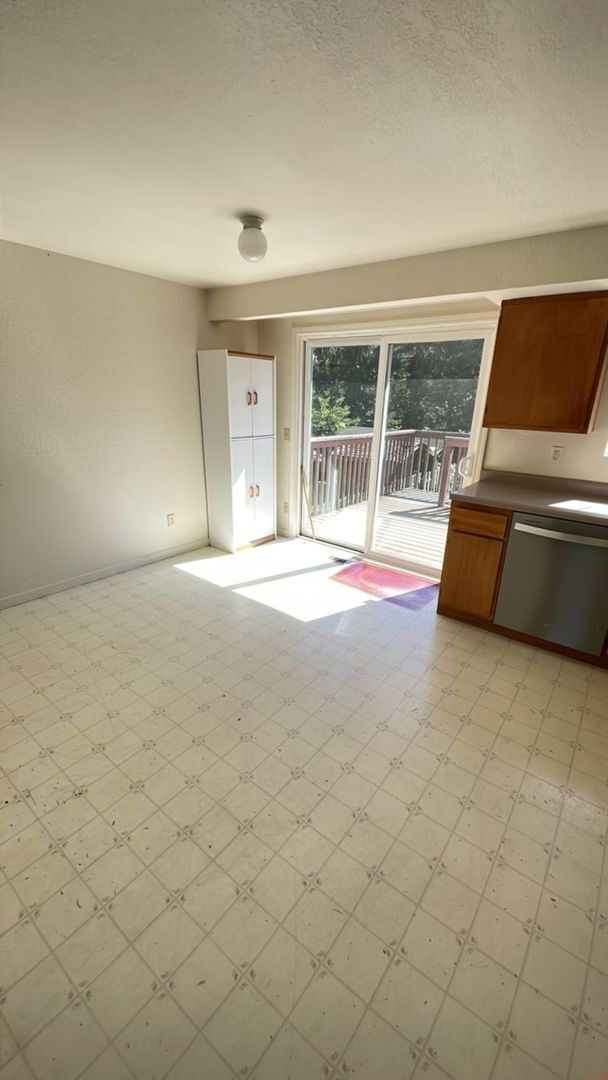 Photo - PRELEASING NOW: Large 6 bed/2 bath home!