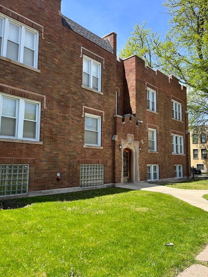 Photo - 7800 S Prairie Ave Apartment Unit 2N