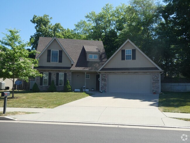 Building Photo - 3 Bedroom 2.5 Bathroom House