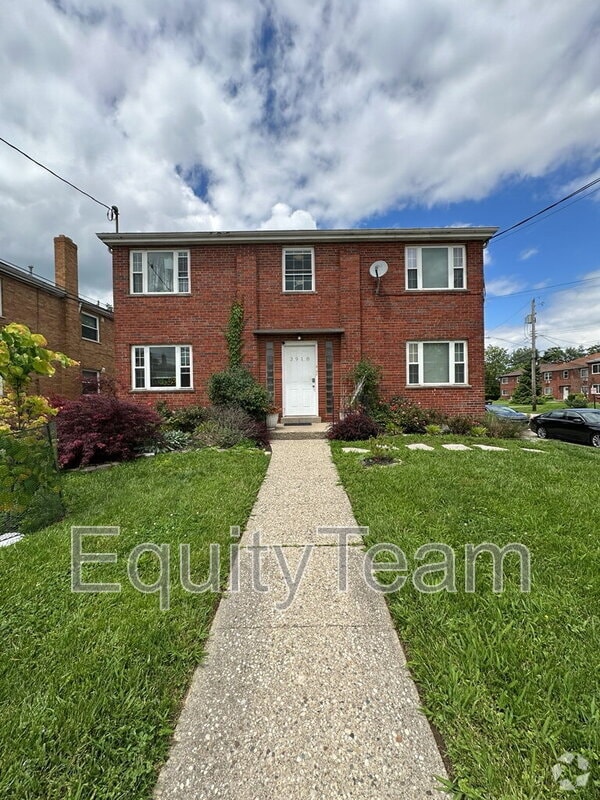 Building Photo - 3918 E Gatewood Ln Unit Apt 4