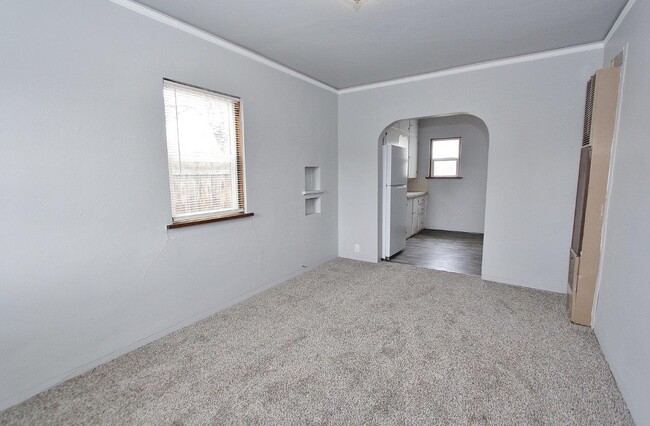 Photo - 210 S Commercial Ave